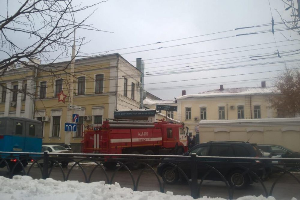 Управления образования и ЗАГСа на Советской затянуло дымом Управления образования и ЗАГСа на Советской затянуло дымом