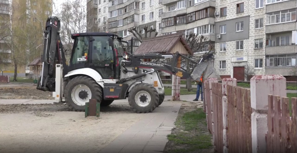 Деревянный детский городок с драконом на Набережной снесли Деревянный детский городок с драконом на Набережной снесли