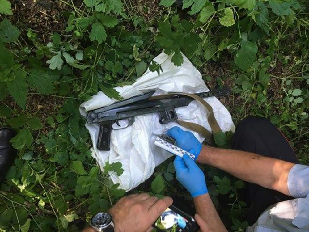 Житель Тамбовской области обстрелял дом соседа из пистолета-пулемёта времён ВОВ Житель Тамбовской области обстрелял дом соседа из пистолета-пулемёта времён ВОВ