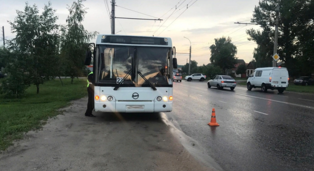 В Тамбове в автобусе пенсионерка снова получила травмы при падении В Тамбове в автобусе пенсионерка снова получила травмы при падении