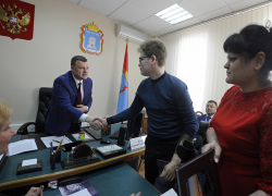 Глава региона встретился с восстанавливающимся после тяжелого ДТП школьником Кириллом Кузнецовым Глава региона встретился с восстанавливающимся после тяжелого ДТП школьником Кириллом Кузнецовым