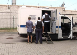 Угрожавший ножом 19-летней девушке преступник задержан в селе Петровское Угрожавший ножом 19-летней девушке преступник задержан в селе Петровское