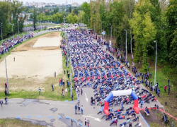 "Упал, отжался!" - В Тамбове одновременно отжались больше тысячи спортсменов "Упал, отжался!" - В Тамбове одновременно отжались больше тысячи спортсменов