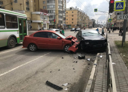 Двое детей получили травмы в аварии в центре Тамбова Двое детей получили травмы в аварии в центре Тамбова