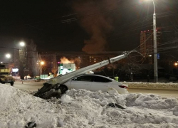 В Тамбове “Хёндэ” повалила столб В Тамбове “Хёндэ” повалила столб