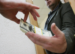 Экс-полицейский из Мичуринска стал обвиняемым, взяв 2 млн рублей взятки Экс-полицейский из Мичуринска стал обвиняемым, взяв 2 млн рублей взятки