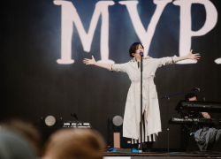 Солистка "Мураками": "Музыка - как занятие любовью: это нельзя делать со всеми подряд" Солистка "Мураками": "Музыка - как занятие любовью: это нельзя делать со всеми подряд"