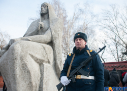Венки, цветы и торжественный марш: на Воздвиженском кладбище в Тамбове прошел митинг Венки, цветы и торжественный марш: на Воздвиженском кладбище в Тамбове прошел митинг