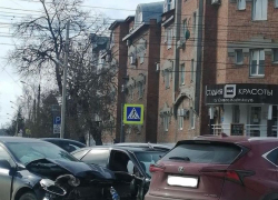 В тройном ДТП в центре Тамбова пострадала девушка В тройном ДТП в центре Тамбова пострадала девушка