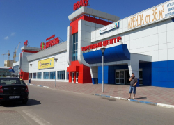 Известный бизнесмен Игорь Цвейгарт купил «Браво Сити» за 471,1 млн рублей Известный бизнесмен Игорь Цвейгарт купил «Браво Сити» за 471,1 млн рублей