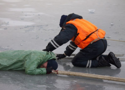 Толщина льда на водоемах области позволяет выходить на зимнюю рыбалку, но все еще требует предельной осторожности Толщина льда на водоемах области позволяет выходить на зимнюю рыбалку, но все еще требует предельной осторожности