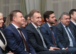 Вице-премьер Игорь Шувалов намерен приводить в пример команду губернатора Никитина другим регионам Вице-премьер Игорь Шувалов намерен приводить в пример команду губернатора Никитина другим регионам