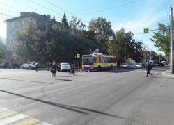 В Тамбове 68-летняя пенсионерка получила травмы из-за резкого торможения троллейбуса В Тамбове 68-летняя пенсионерка получила травмы из-за резкого торможения троллейбуса