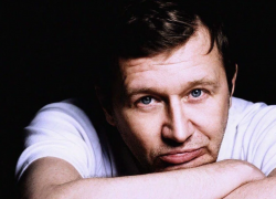 «Мне прочили будущее кого угодно, только не актера. К счастью, мои учителя ошиблись»: актер Олег Фомин отмечает День рождения «Мне прочили будущее кого угодно, только не актера. К счастью, мои учителя ошиблись»: актер Олег Фомин отмечает День рождения