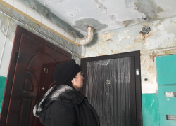 Жители дома по улице Елецкой, 12 борются с «водной стихией» Жители дома по улице Елецкой, 12 борются с «водной стихией»