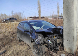 В Первомайском районе автомобиль отлетел в столб после столкновения В Первомайском районе автомобиль отлетел в столб после столкновения