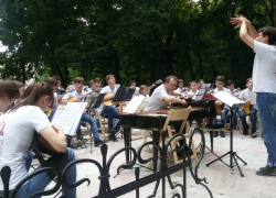 «Оркестр детства»: в парке Асеевых с концертом выступили юные музыканты «Оркестр детства»: в парке Асеевых с концертом выступили юные музыканты