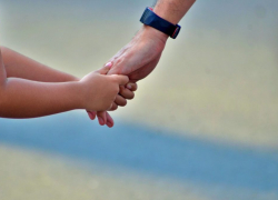 В Мичуринске женщина заставляла 5-летнюю девочку попрошайничать В Мичуринске женщина заставляла 5-летнюю девочку попрошайничать