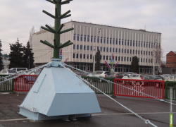 В Тамбове на главной площади города начали монтировать елку В Тамбове на главной площади города начали монтировать елку