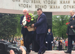 Первые лица региона возложили цветы к мемориалу "Вечный огонь" и танку "Тамбовский колхозник" Первые лица региона возложили цветы к мемориалу "Вечный огонь" и танку "Тамбовский колхозник"