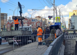В Тамбове обрушилась часть моста через реку Студенец В Тамбове обрушилась часть моста через реку Студенец