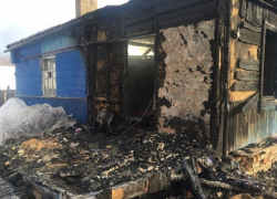 В Знаменском районе пожарные вытащили из огня троих детей В Знаменском районе пожарные вытащили из огня троих детей