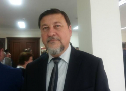 Руководителем фракции "Единая Россия" в областной Думе стал директор общеобразовательной школы Руководителем фракции "Единая Россия" в областной Думе стал директор общеобразовательной школы
