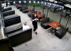 Полицейские нашли подозреваемую в краже сумки в кафе Набережной Тамбова Полицейские нашли подозреваемую в краже сумки в кафе Набережной Тамбова