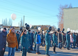 В памяти жертв ДТП в Тамбове в небо выпустили 123 белых шара В памяти жертв ДТП в Тамбове в небо выпустили 123 белых шара