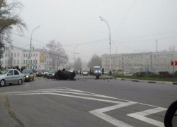 Трое тамбовчан в "Ладе-Приоре" пролетели через клумбу центральной улицы Тамбова и перевернулись трижды Трое тамбовчан в "Ладе-Приоре" пролетели через клумбу центральной улицы Тамбова и перевернулись трижды