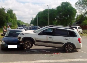 Дама на «Калине» оседлала «Приору» в Рассказово Дама на «Калине» оседлала «Приору» в Рассказово