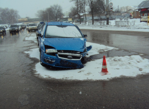 В «лобовом» на Гастелло встретились Ford Focus и «Гранта»: пострадали люди В «лобовом» на Гастелло встретились Ford Focus и «Гранта»: пострадали люди