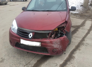 Водитель Renault спровоцировал аварию и «довёл» автоледи до больницы Водитель Renault спровоцировал аварию и «довёл» автоледи до больницы