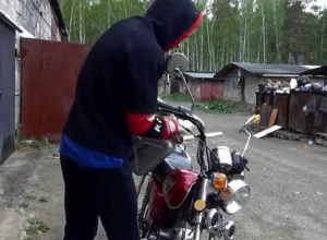 Мотоцикл и скутер за одну ночь угнали в селе Красивка Мотоцикл и скутер за одну ночь угнали в селе Красивка