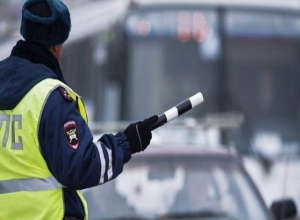 В Кирсанове полицейского протащил за машиной нетрезвый водитель В Кирсанове полицейского протащил за машиной нетрезвый водитель