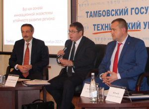 «Вузы стали драйверами инновационной экономики.» Первый вице-губернатор Олег Иванов о взаимодействии вузов с министерством и органами власти «Вузы стали драйверами инновационной экономики.» Первый вице-губернатор Олег Иванов о взаимодействии вузов с министерством и органами власти