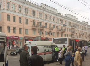 86-летняя пассажирка выпала из автобуса на Советской в Тамбове 86-летняя пассажирка выпала из автобуса на Советской в Тамбове