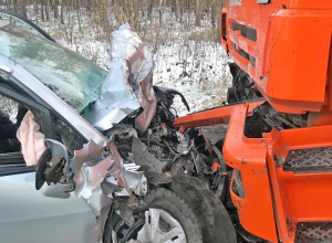 Водитель «NISSAN TIIDA» погиб в лобовом столкновении с «КамАЗом» на дороге в Пензу Водитель «NISSAN TIIDA» погиб в лобовом столкновении с «КамАЗом» на дороге в Пензу