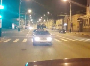 «Вы лихачите, мы вас видим». В соцсетях находят нарушителей сотрудники ГИБДД «Вы лихачите, мы вас видим». В соцсетях находят нарушителей сотрудники ГИБДД