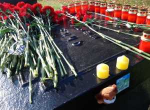 19 свечей в память о 19 погибших возложили к керченскому мемориалу в Тамбове 19 свечей в память о 19 погибших возложили к керченскому мемориалу в Тамбове