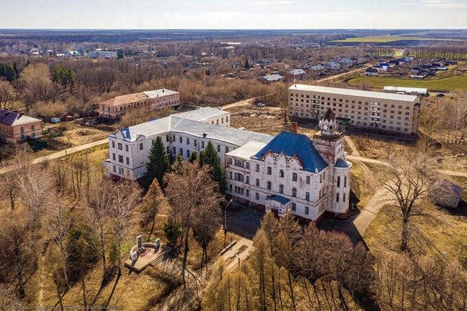 Здание бывшего колледжа в Чакино снова выставят на торги Здание бывшего колледжа в Чакино снова выставят на торги