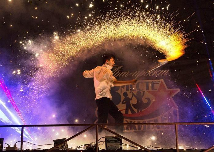 Fire-show, интерактивы и пиротехника — фестиваль Огня и Света «зажег» тамбовчан Fire-show, интерактивы и пиротехника — фестиваль Огня и Света «зажег» тамбовчан