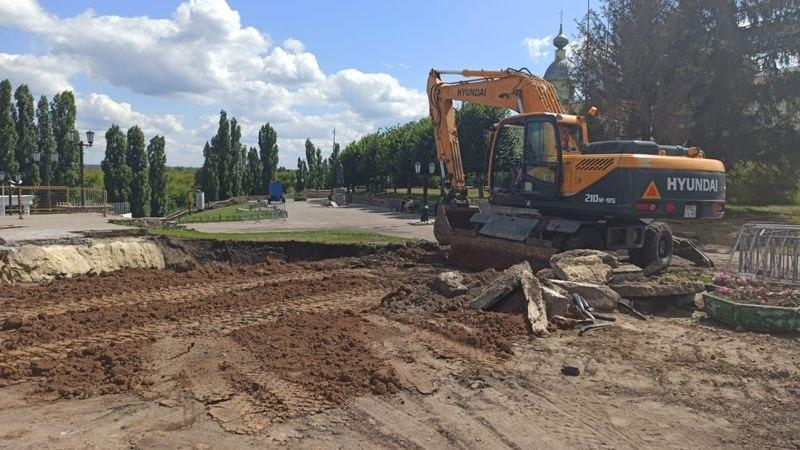 Коллектор на Набережной отремонтировали, но проблемы остались Коллектор на Набережной отремонтировали, но проблемы остались