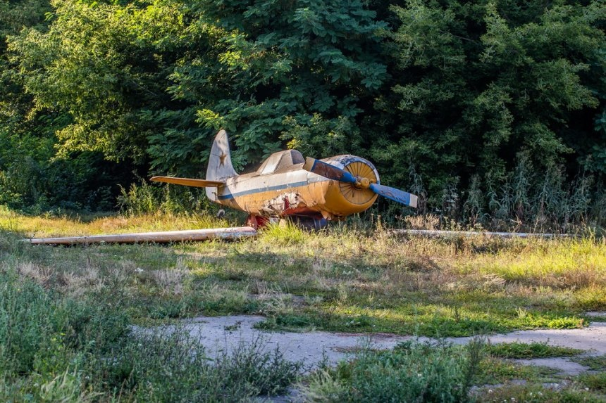Тамбовский аэроклуб реставрирует самолёт-памятник Як-50 Тамбовский аэроклуб реставрирует самолёт-памятник Як-50