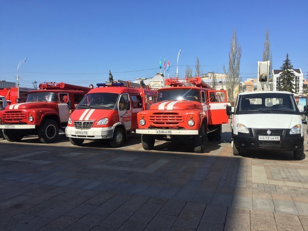 Большой смотр спасательной техники прошел у администрации Тамбовской области