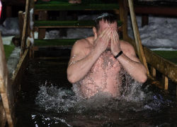 Администрация региона ограничила число желающих искупаться в Крещенскую ночь
