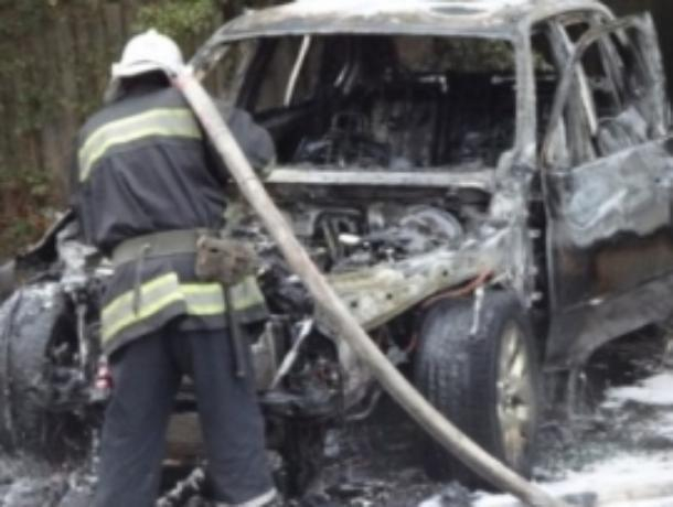 В Тамбове дотла сгорел автомобиль