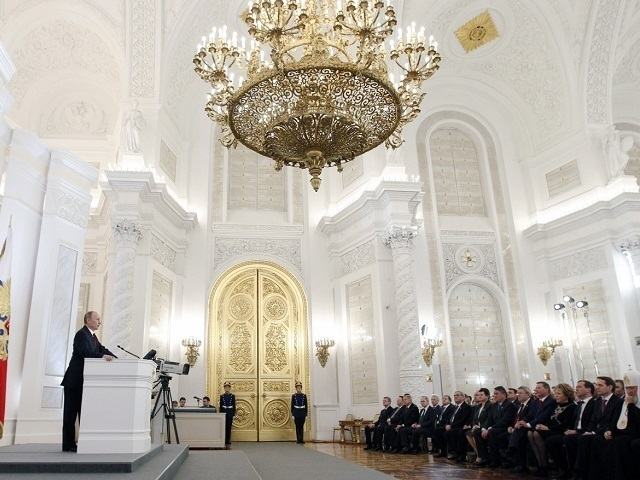 Александр Никитин прибыл в Москву, чтобы присутствовать на оглашении ежегодного послания Президента РФ Федеральному Собранию