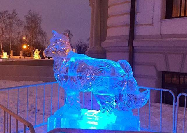 Ледяные сказочные герои поселились в парке Асеевского Дворца