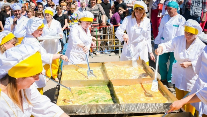 2500 яиц: в Сатинке приготовят мега-яичницу на фестивале яйца «Кукарекино»